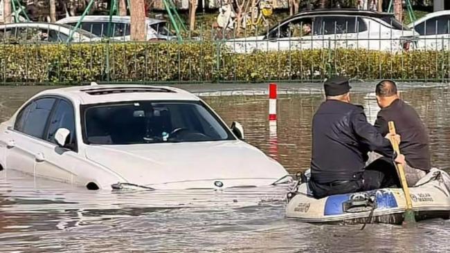 供水管漏水致车辆被淹损失谁买单 责任认定引关注